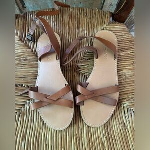 Super cute Madewell sandals. Wear with just about anything🙂